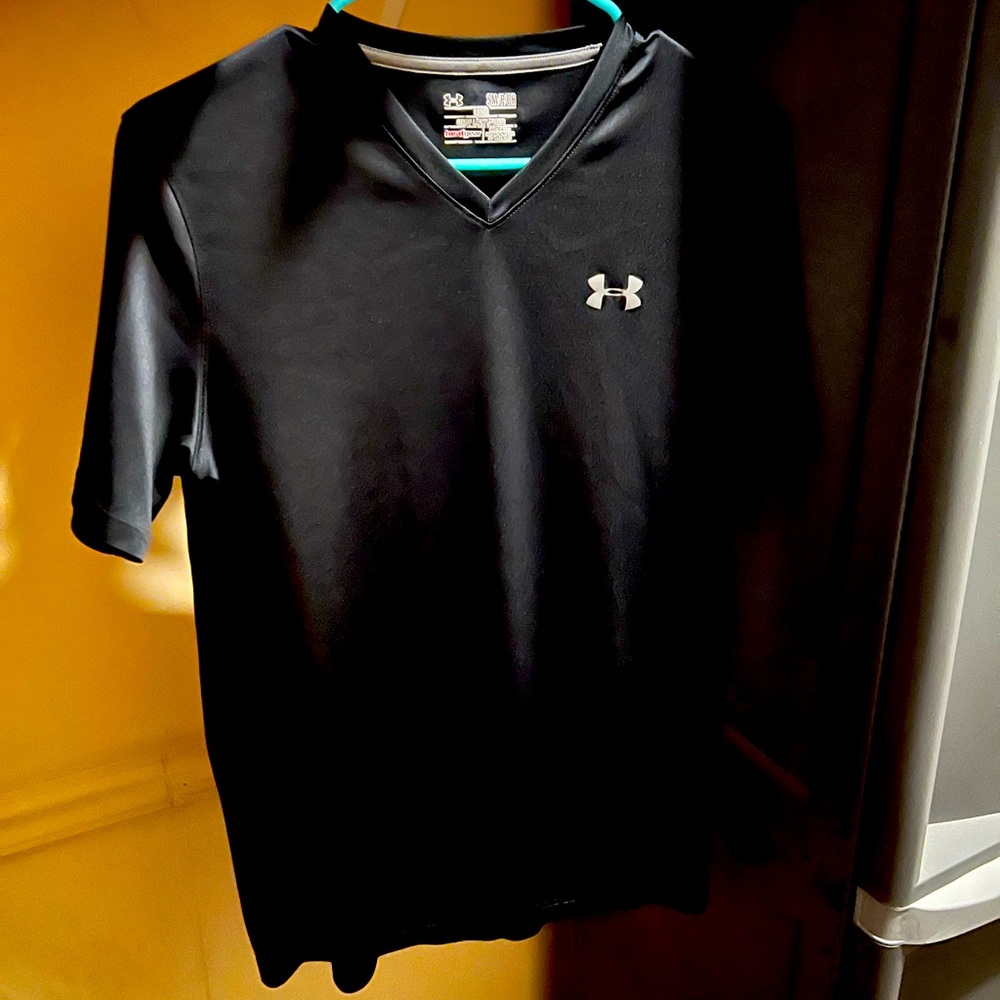 Under armour tee shirt